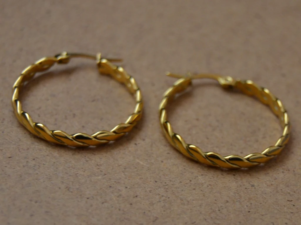 Remove the background around jewelry before